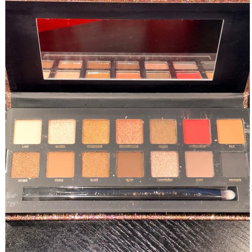 W7 Seduced Provocative Pressed Pigment Palette 14 Shades Glitter Case Mirror